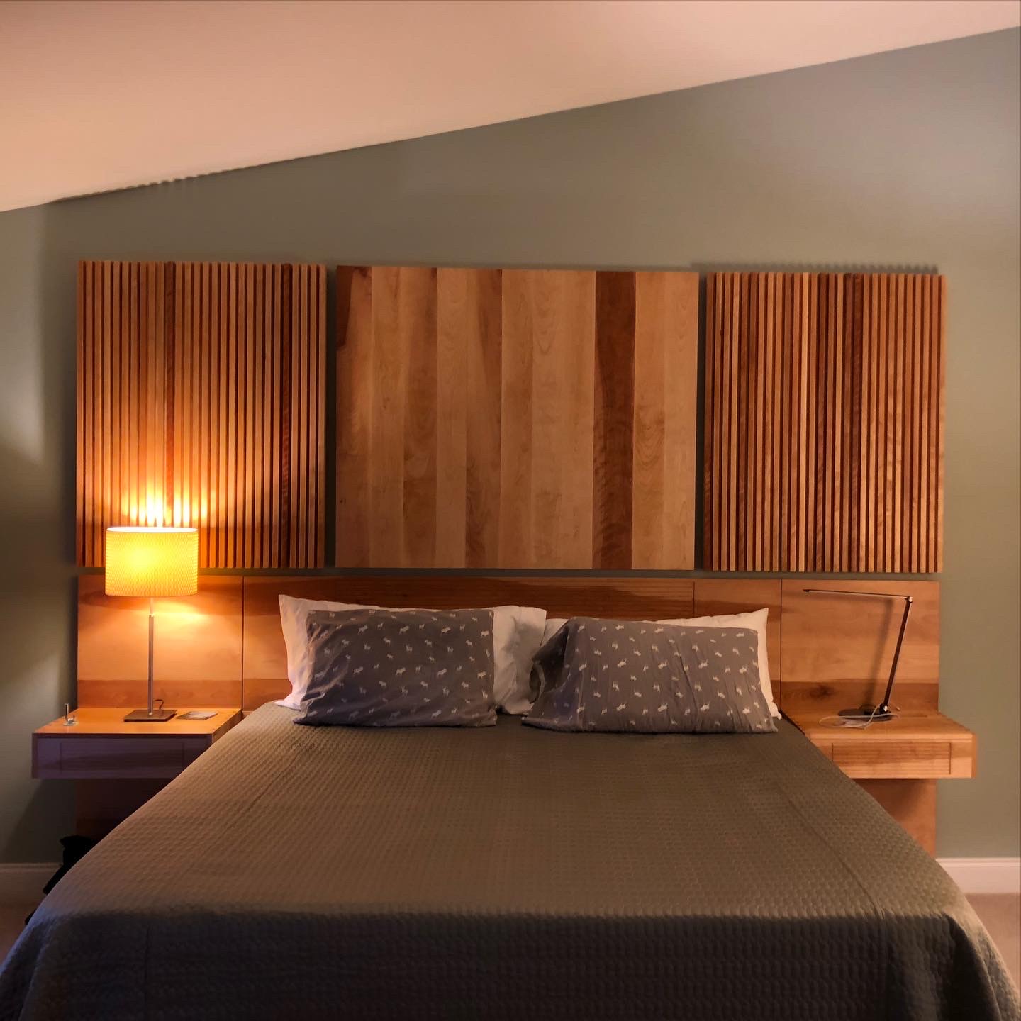 Contemporary Solid Wood Bed with Wood Head Rest